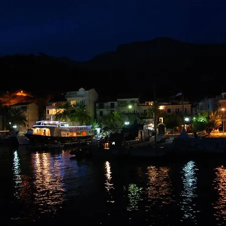 Ubytovani Diego - Autokamp Boban Drvenik (Split-Dalmatia)